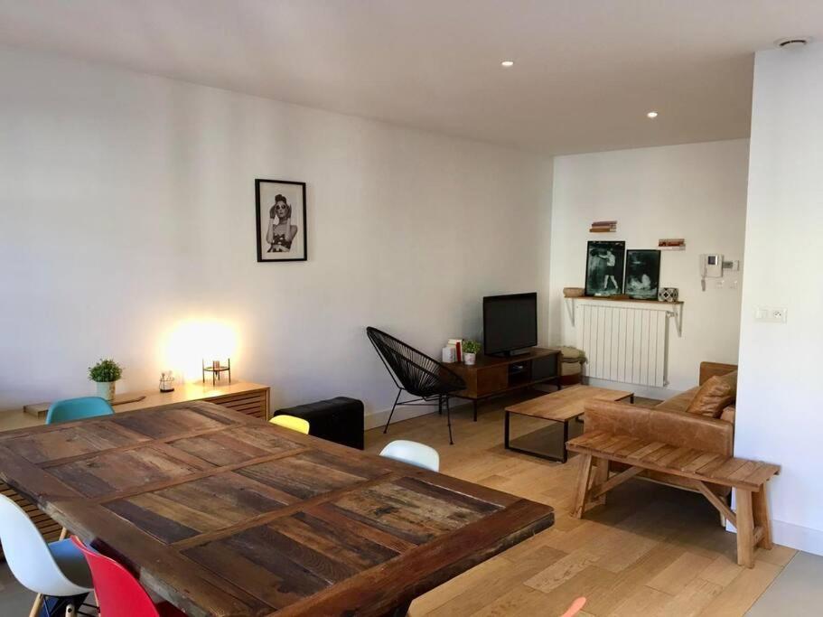 "Euzet" Joli Appartement A 2 Pas Du Centre Ville Σετ Εξωτερικό φωτογραφία