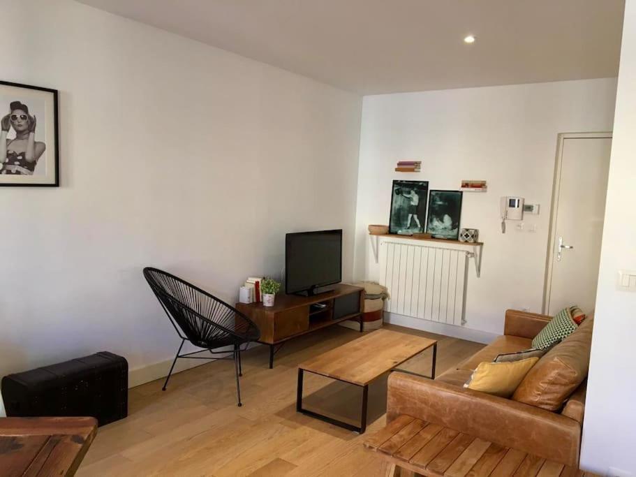 "Euzet" Joli Appartement A 2 Pas Du Centre Ville Σετ Εξωτερικό φωτογραφία